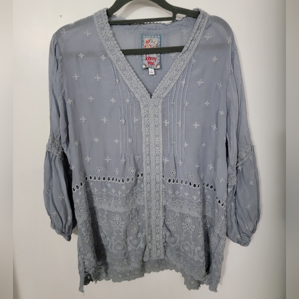 Johnny Was Women's  Tatiana V Neck Eyelet Soft Gray Embroidered Blouse Sz S